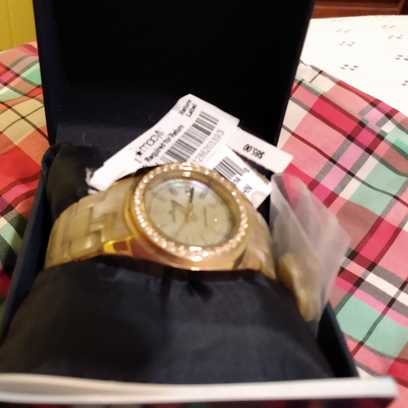 NWT in box Anne Klein Dainty Beautiful 🎈 watch - Picture 3 of 4